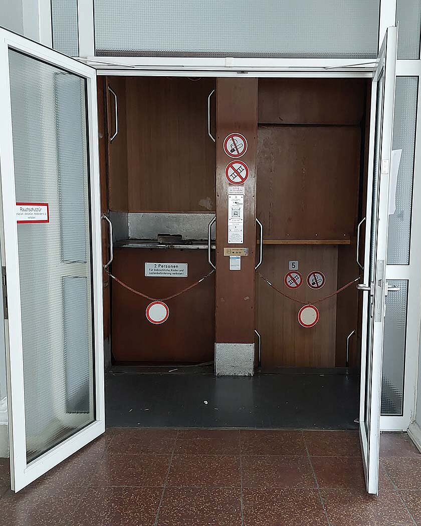 Historisches Gebäude Lammstraße, Paternoster